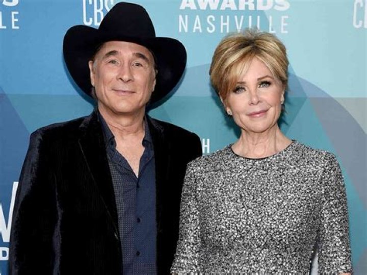 Clint Black's Romantic Duet With His Wife, Lisa Hartman Black